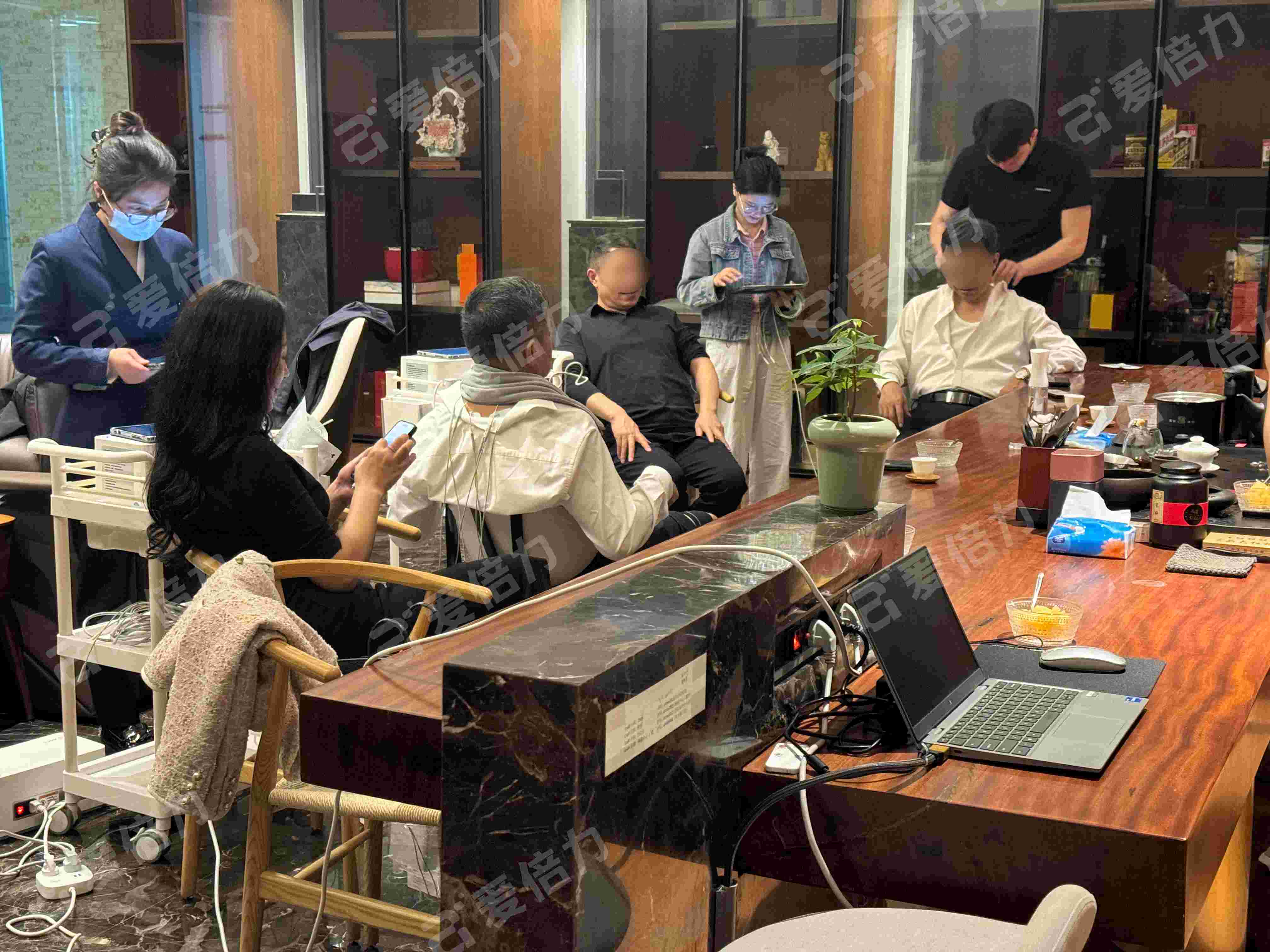 安徽省亳州市主管領導一行親臨愛倍力，體驗前沿理療科技，共話數字健康新未來！